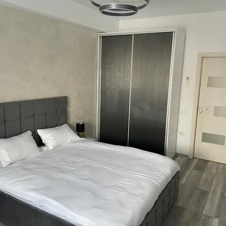 Cmc Poolview Apartment Navodari