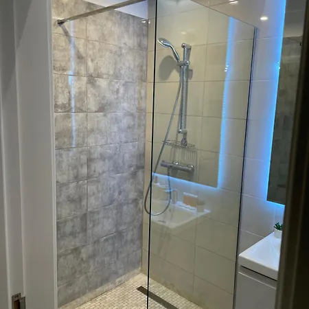 Cmc Poolview Apartment
